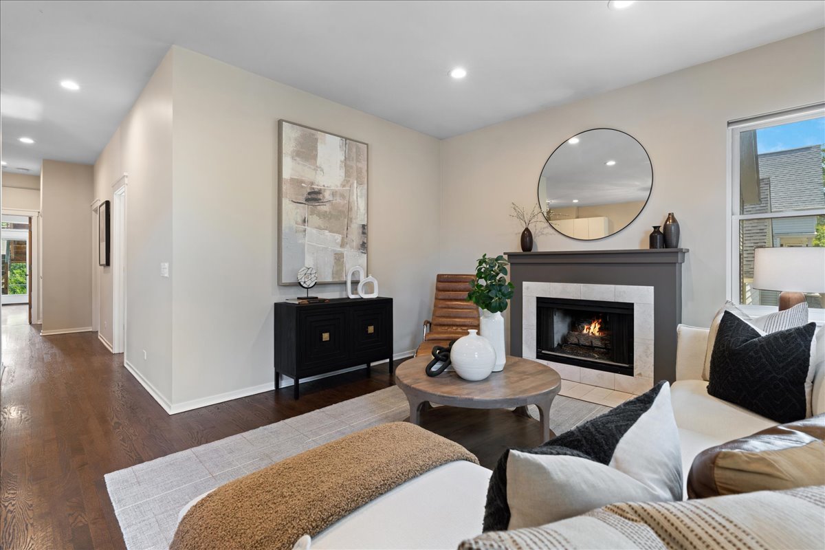 2955 North Racine Avenue, Unit 2B Chicago, IL 60657 - Photo 13 of 22 Gallery Image 13