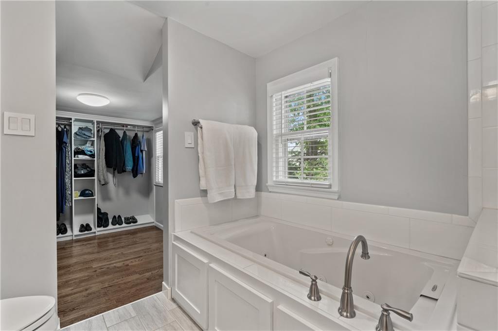 5307 Aberdeen Road Fairway, KS 66205 - Photo 16 of 36 Gallery Image 16