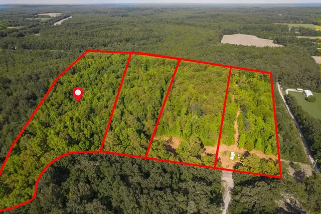 a view of a tennis court