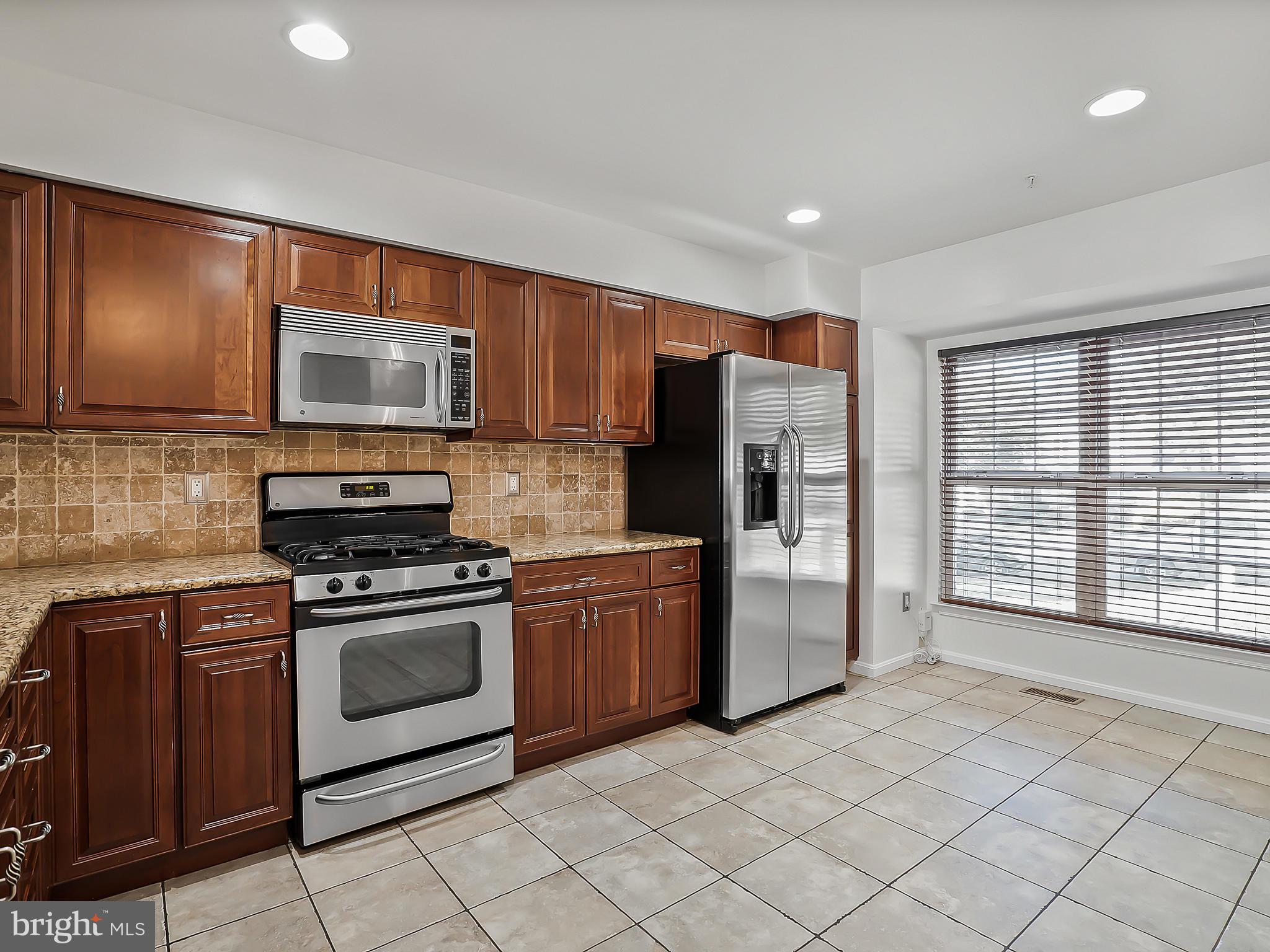 16820 Centerfield Way Olney, MD 20832 - Photo 11 of 48 Kitchen with Pantry