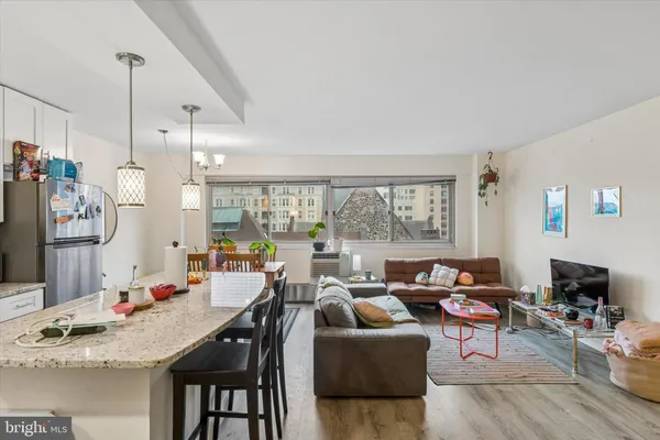 $2,350 | 2101-17 Chestnut Street, Unit 618, Philadelphia, PA 19103