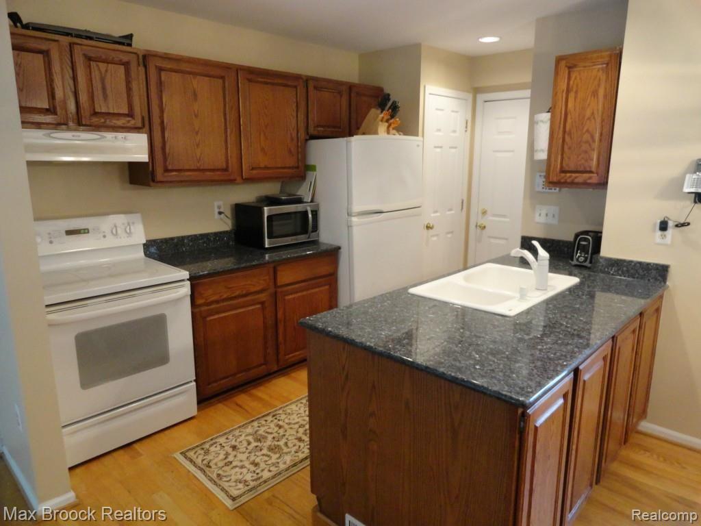 2071 North Fairview Lane Rochester Hills, MI 48306 - Photo 14 of 40