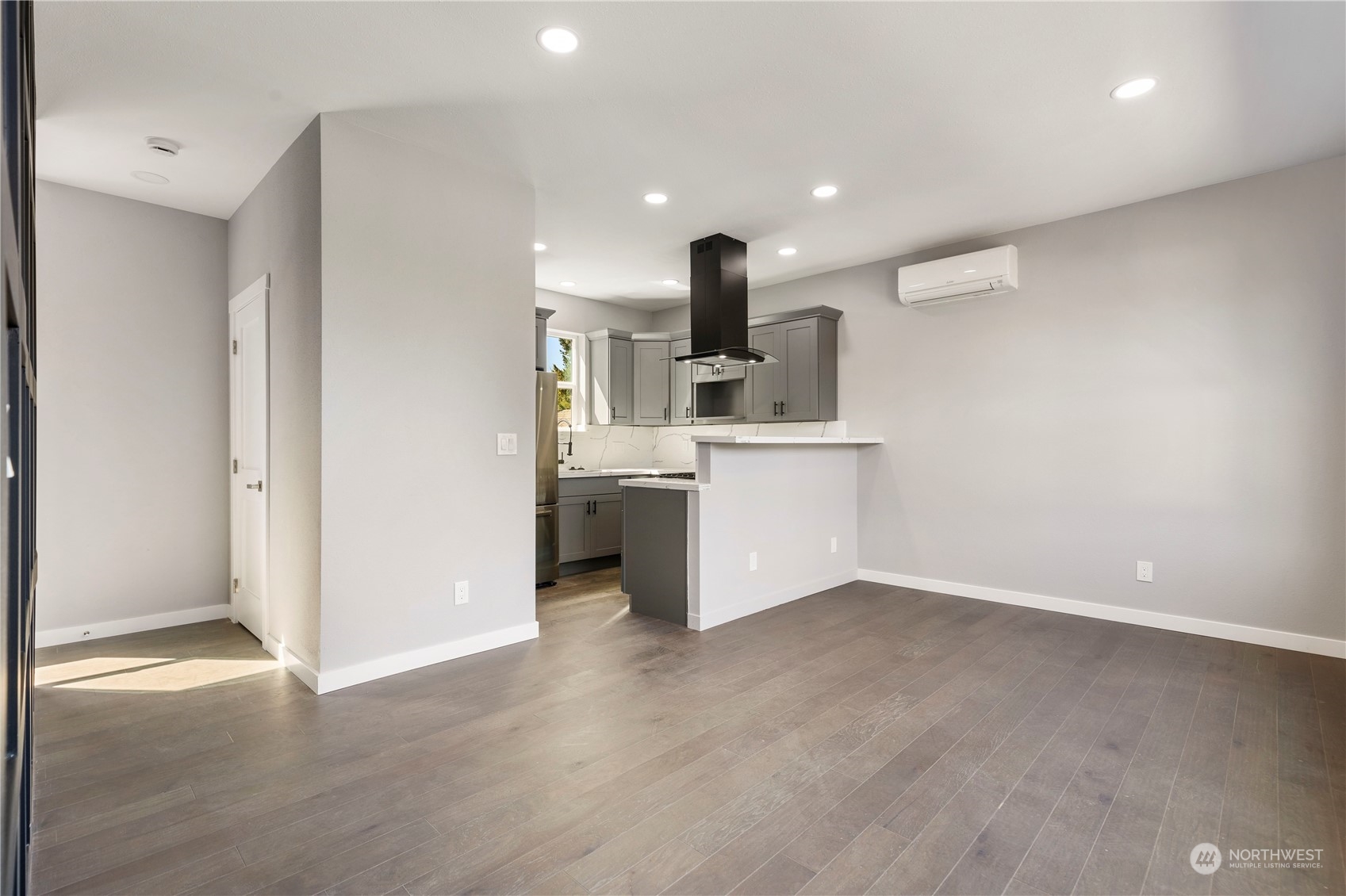 2417 Southwest Findlay Street Seattle, WA 98106 - Photo 4 of 15 Gallery Image 4