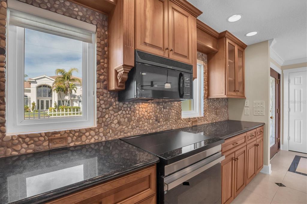 309 Buttonwood Lane Largo, FL 33770 - Photo 13 of 48