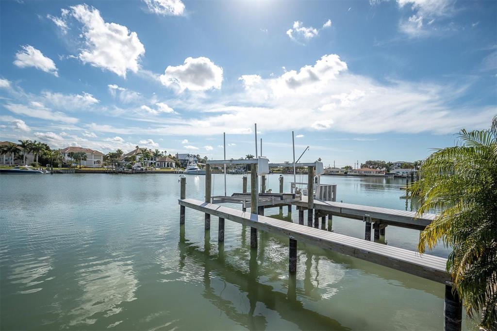 309 Buttonwood Lane Largo, FL 33770 - Photo 39 of 48