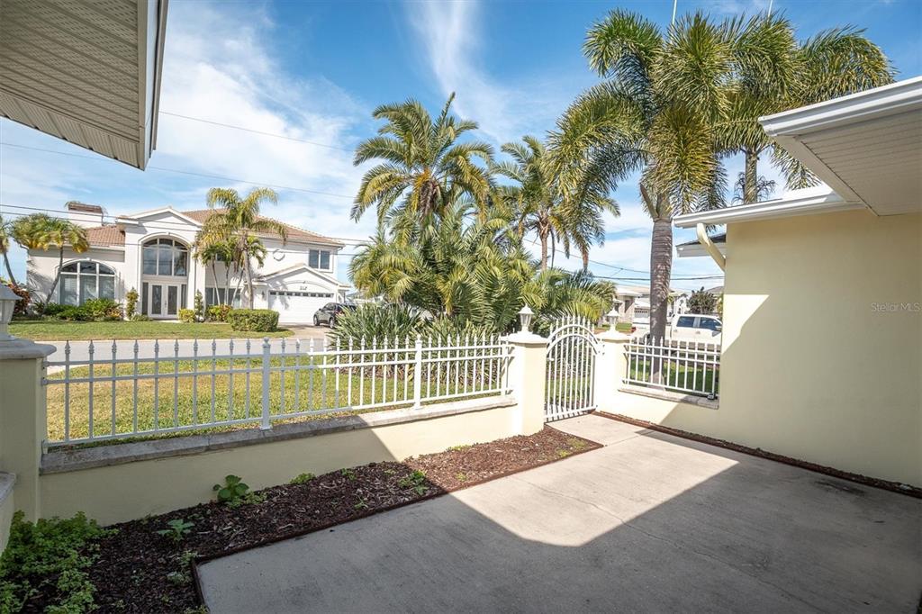 309 Buttonwood Lane Largo, FL 33770 - Photo 9 of 48