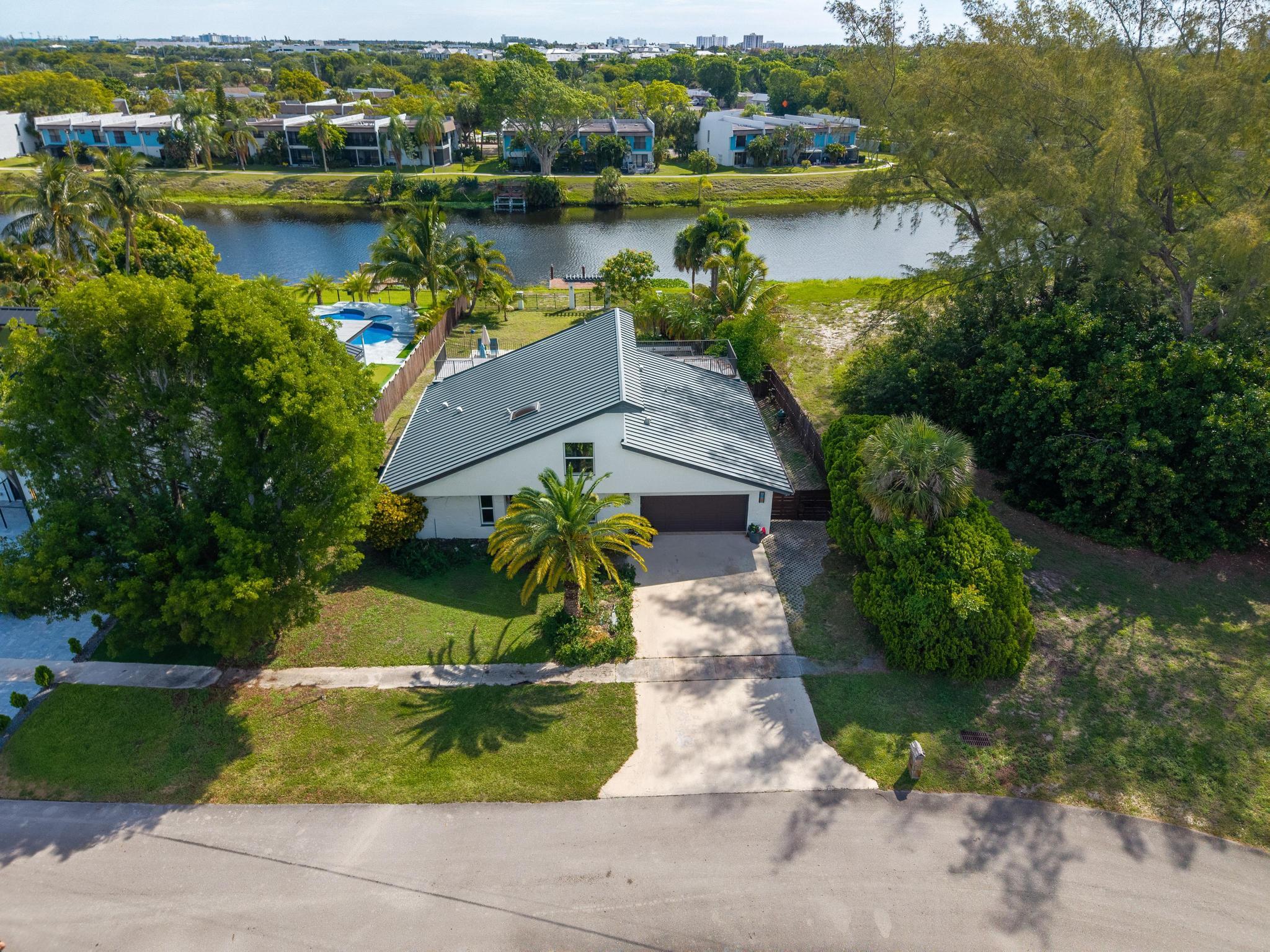 33 Oregon Lane Boca Raton, FL 33487 - Photo 3 of 46 65File