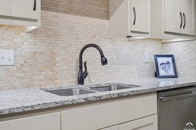 $550,000 | 2250 Lake Pointe Drive, Unit 1900, Lawrence, KS 66049