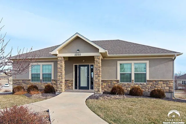 $550,000 | 2250 Lake Pointe Drive, Unit 1900, Lawrence, KS 66049