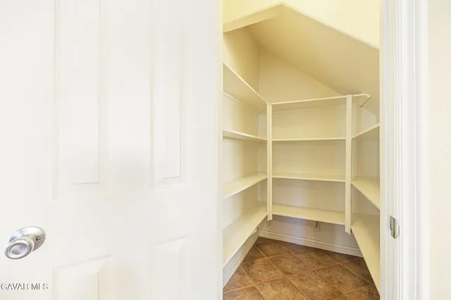 a view of entryway with window