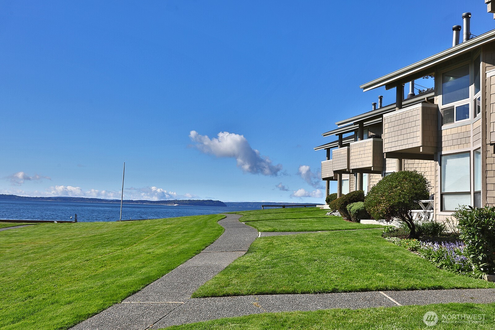 816 Old Beach Road, Unit 203 Freeland, WA 98249 - Photo 28 of 32