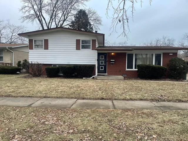 $185,000 | 705 West Fitzhenry Court, Glenwood, IL 60425