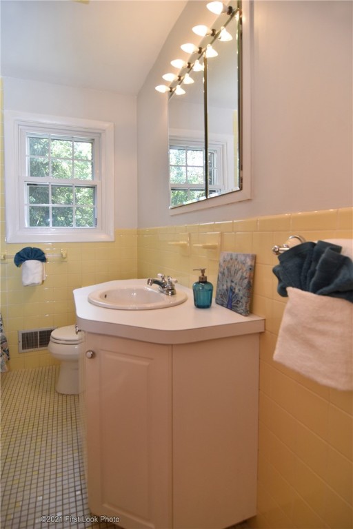 155 Rodney Road Warwick, RI 02889 - Photo 12 of 24