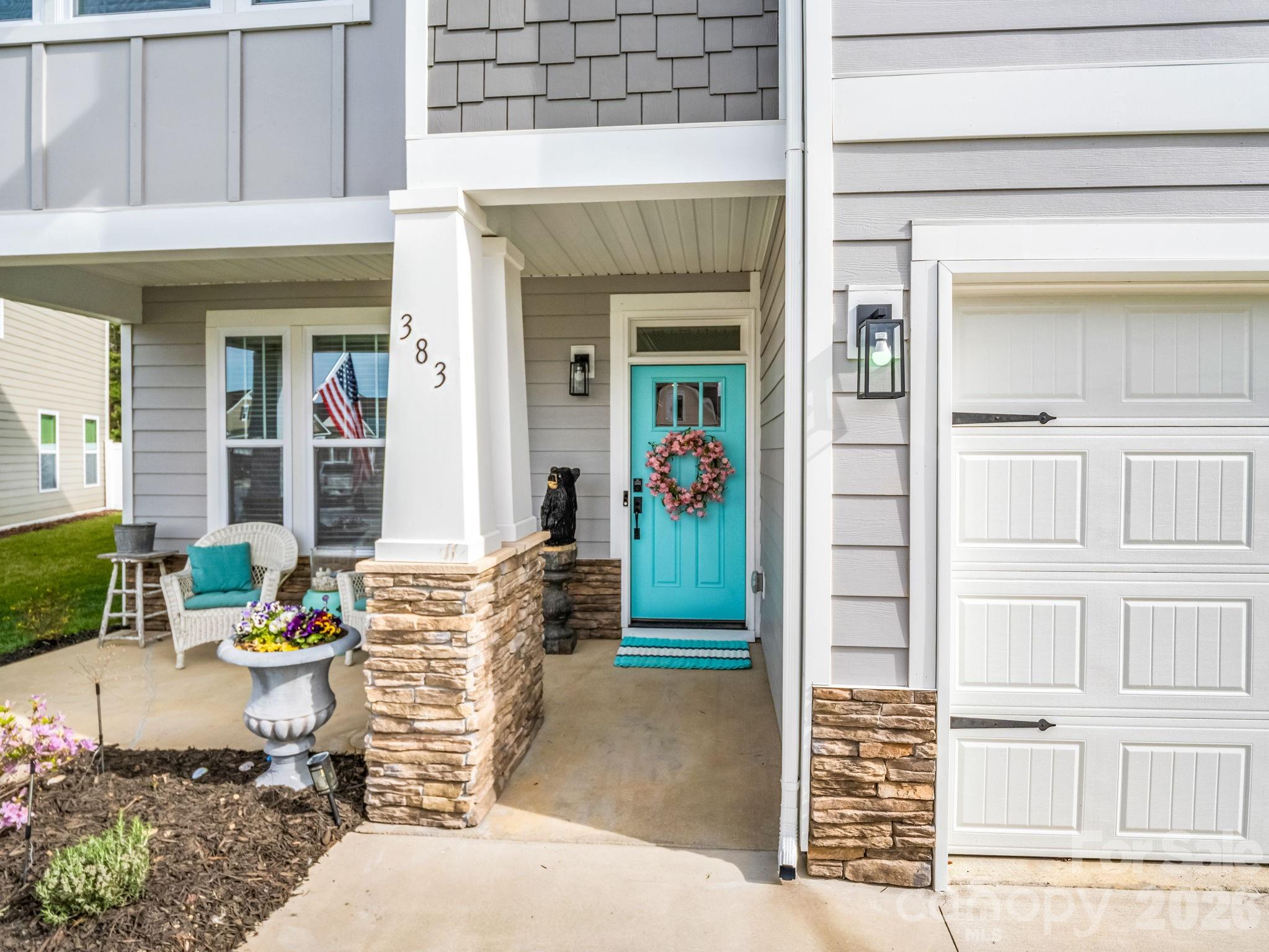 383 Fox Cove Road Hendersonville, NC 28792 - Photo 2 of 34