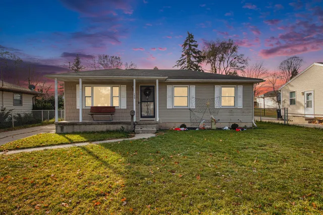 $299,900 | 1620 Royal Oak Street Southwest, Wyoming, MI 49519