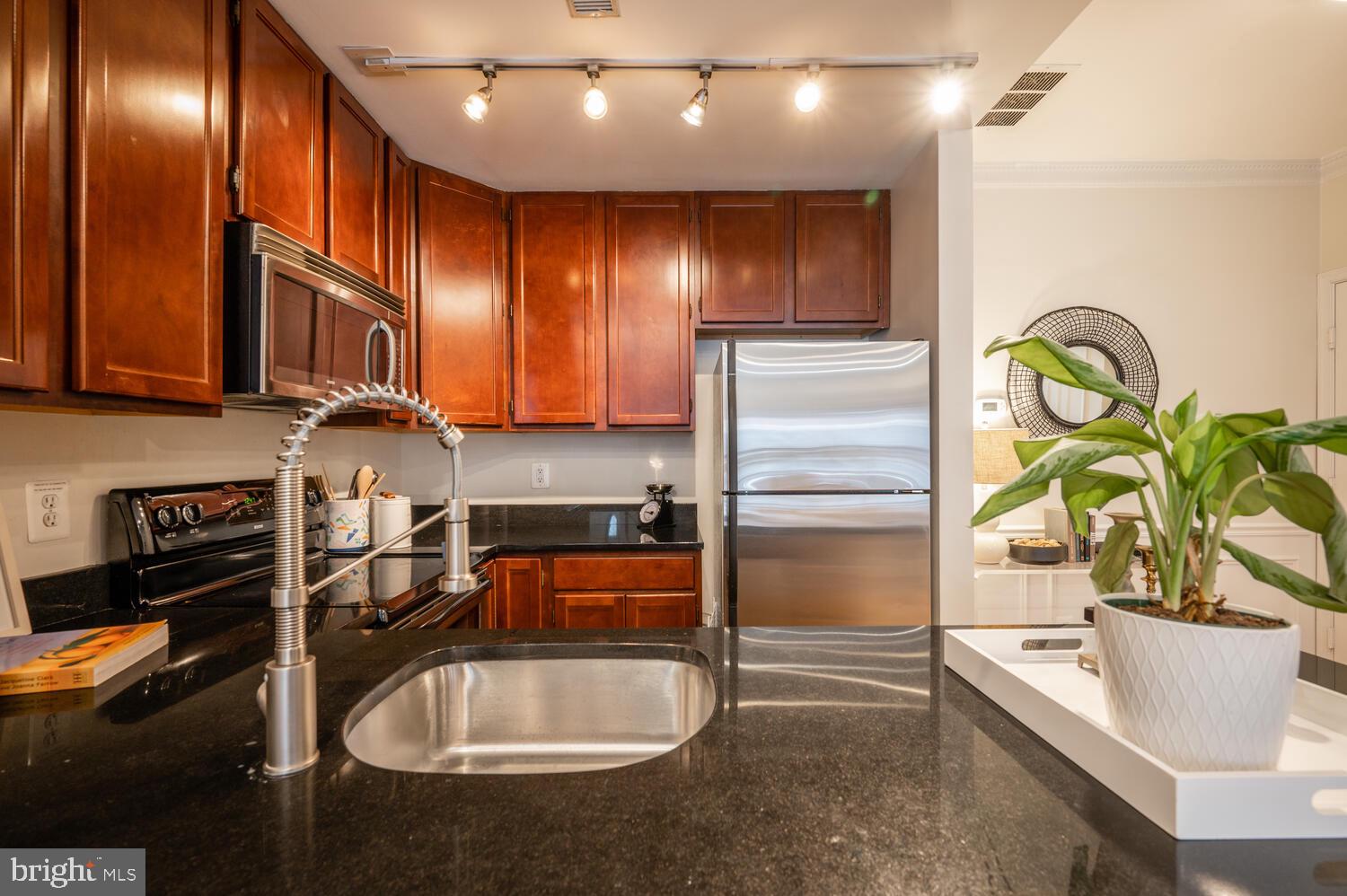 1207 N Street Northwest, Unit E Washington, DC 20005 - Photo 3 of 16