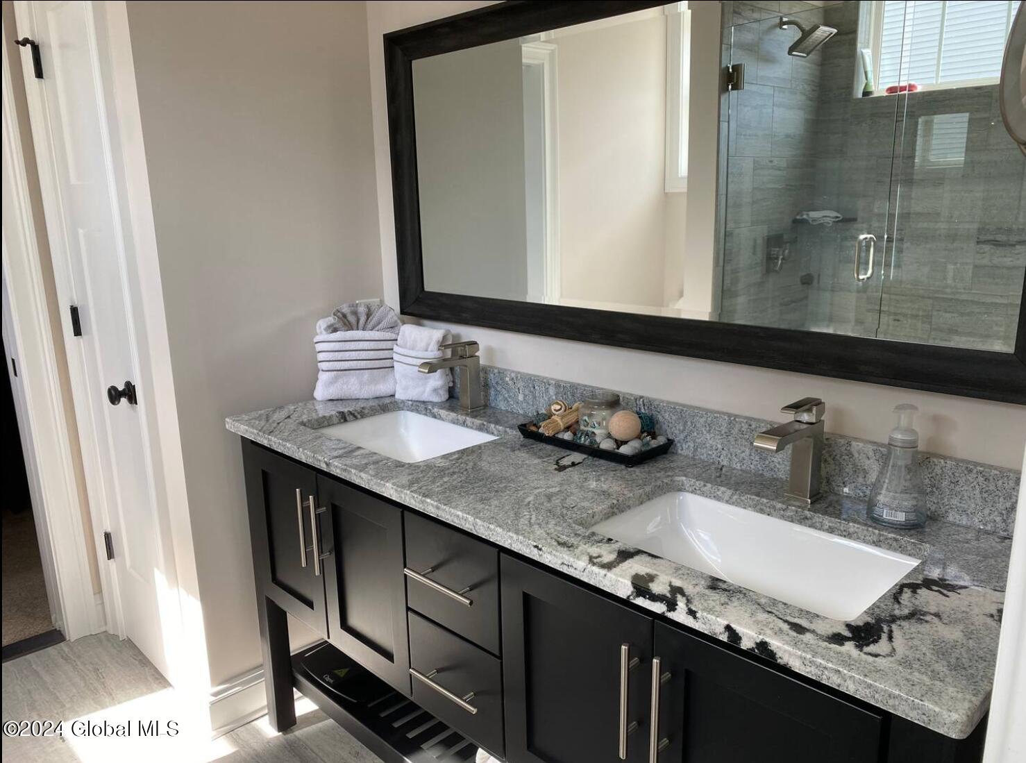 25 Berkeley Way Wilton, NY 12866 - Photo 10 of 20 Primary Bathroom