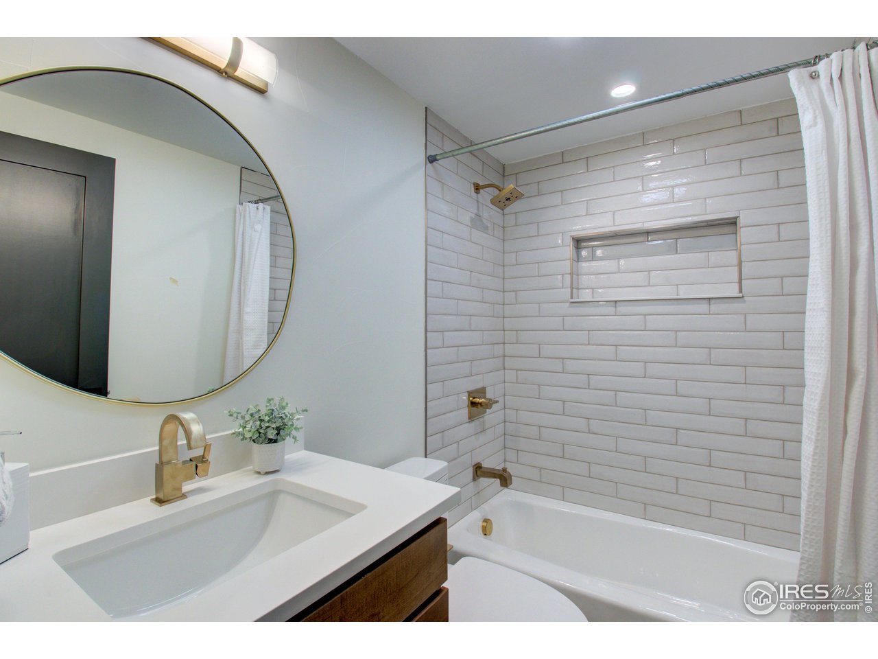 159 Alpine Way Boulder, CO 80304 - Photo 35 of 40 Lower level en suite bath