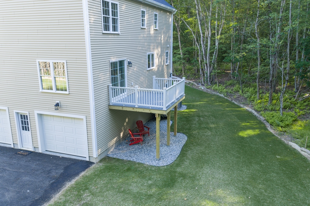41 Martin Road Douglas, MA 01516 - Photo 38 of 40 a front view of a house with garden