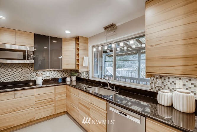 18324 Baldwin Road Bothell, WA 98012 - Photo 11 of 33