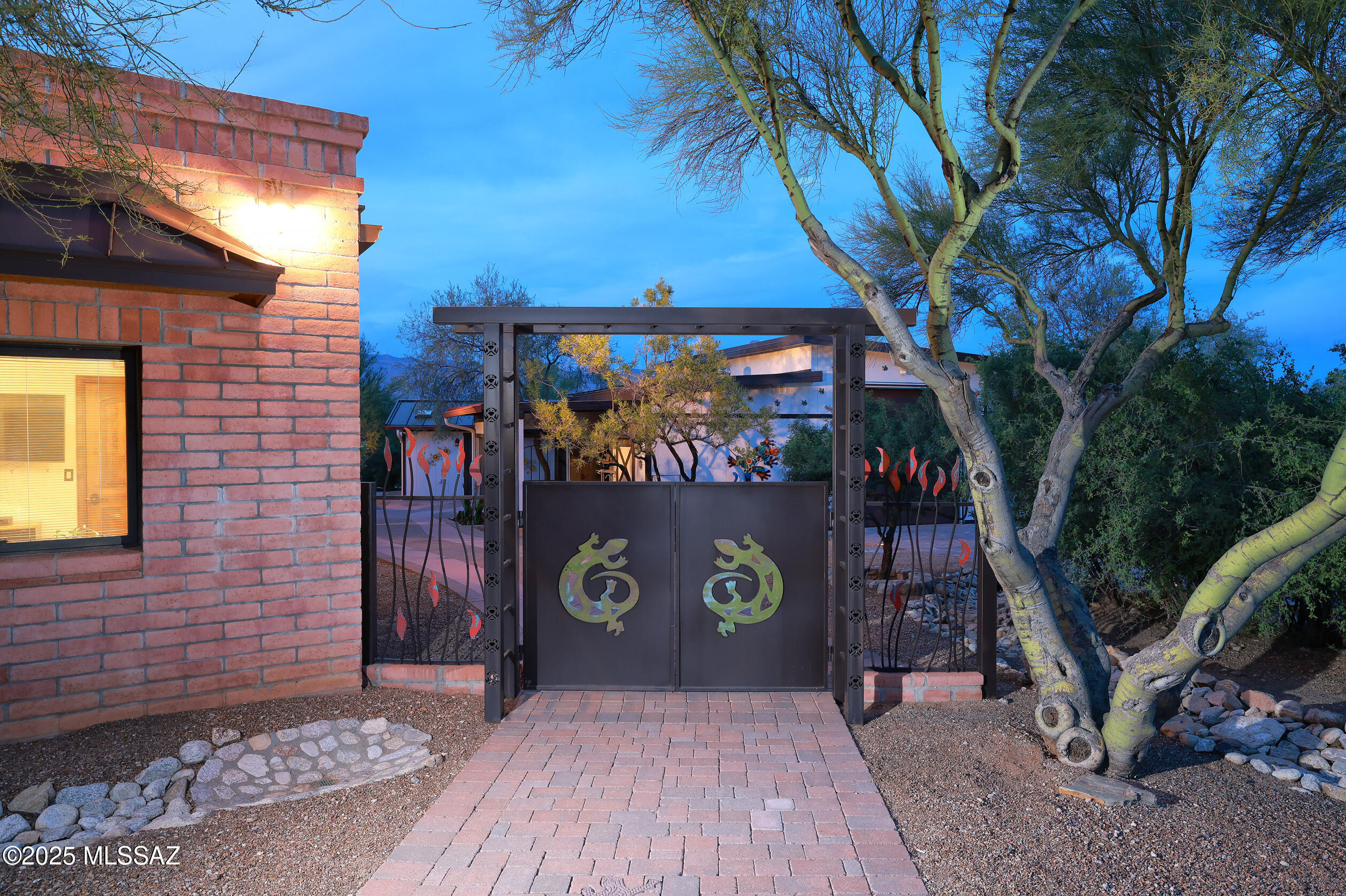 925 North Rancho Del Jefe Loop Tucson, AZ 85748 - Photo 45 of 52 a view of an entrance to house