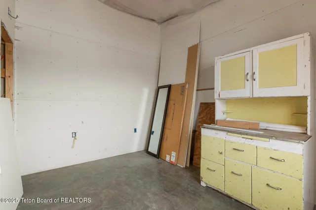 $350,000 | 4 Gary Lane, Pinedale, WY 82941