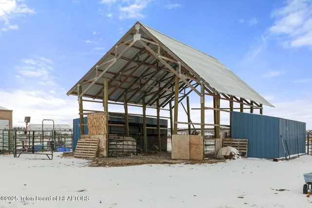$350,000 | 4 Gary Lane, Pinedale, WY 82941