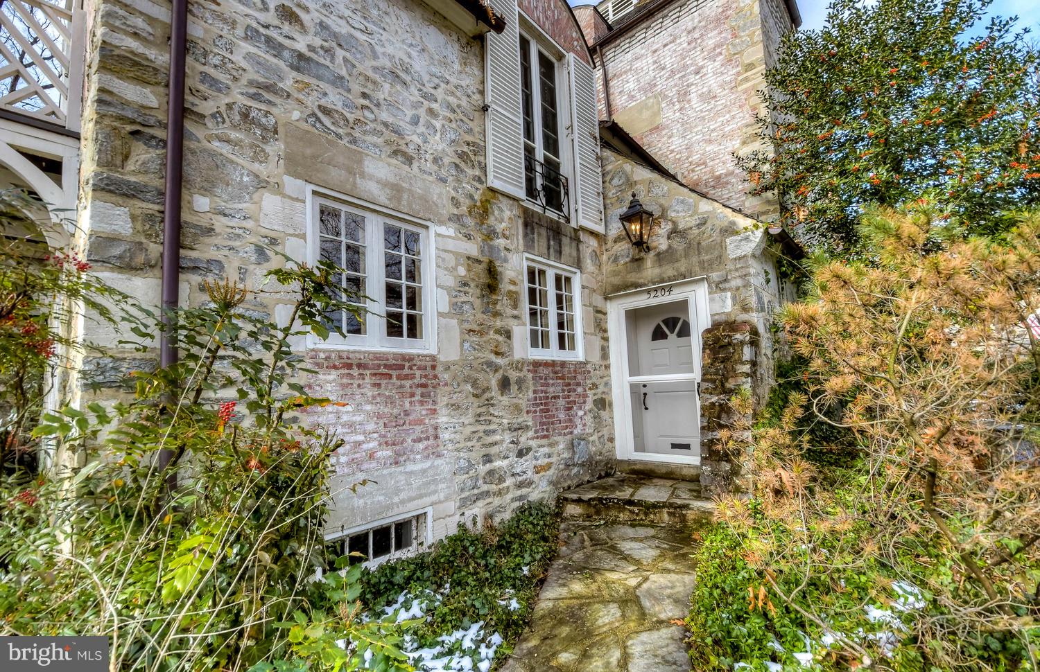 5204 Springlake Way Baltimore, MD 21212 - Photo 3 of 34 Gallery Image 3
