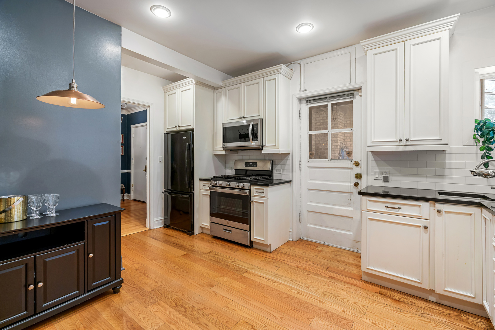 496 Sheridan Road, Unit 1 Evanston, IL 60202 - Photo 17 of 29