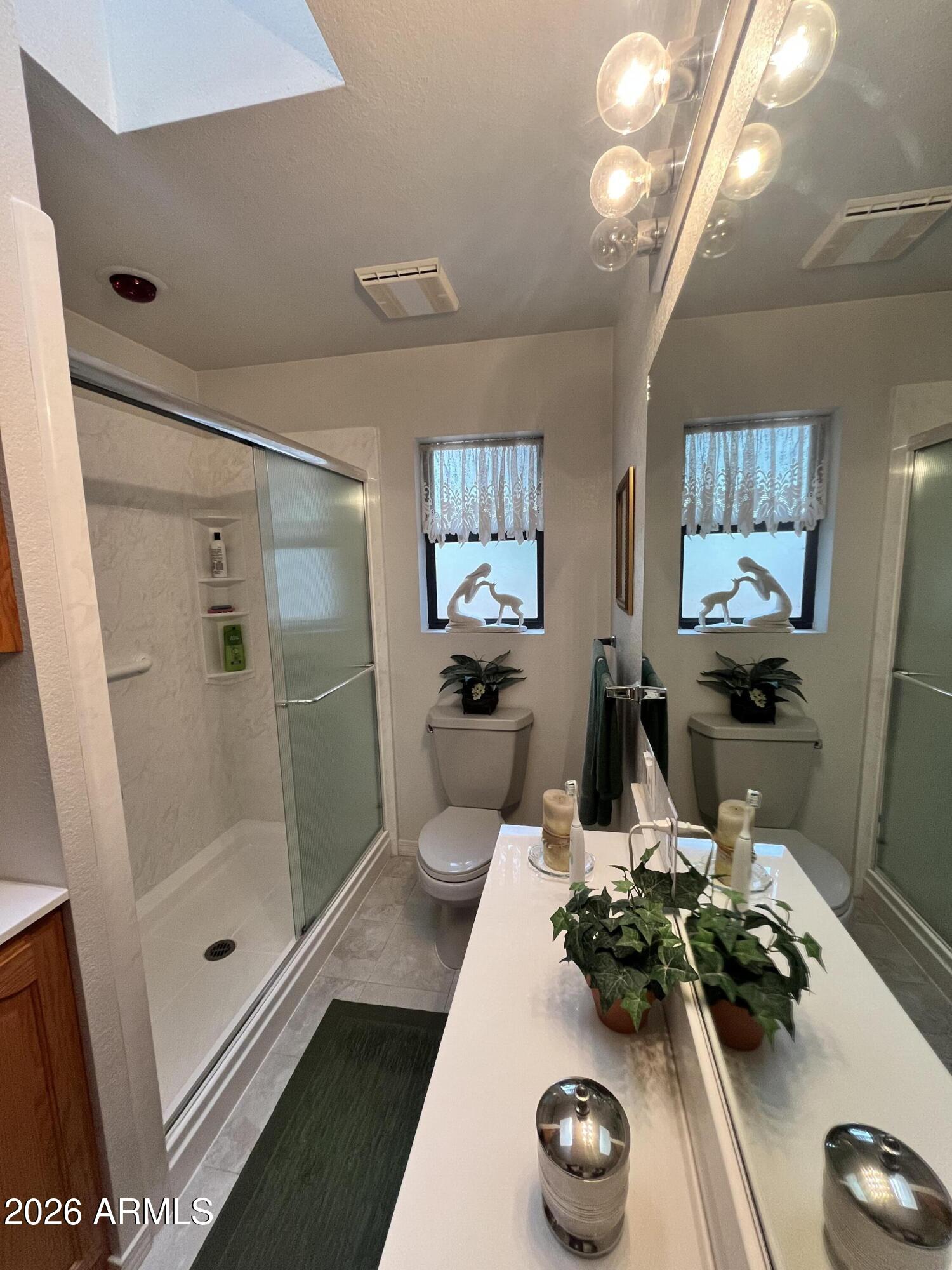 1006 North Matterhorn Road Payson, AZ 85541 - Photo 18 of 37 a bathroom with a sink a toilet and shower