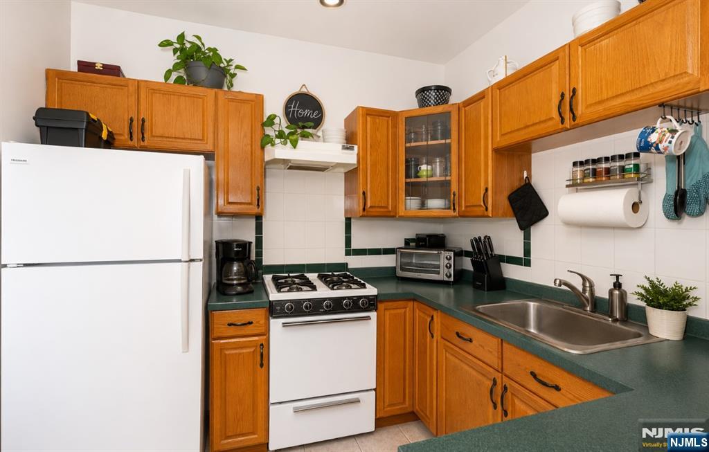 21-23 Fitzherbert Street Bloomfield, NJ 07003 - Photo 12 of 25
