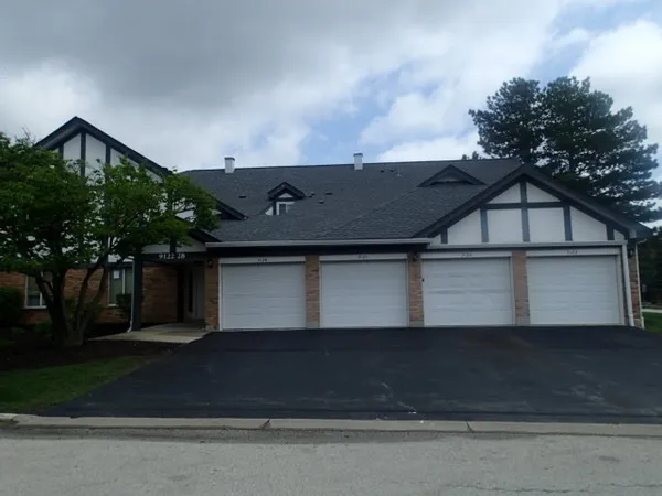 $189,900 | 9124 Clairmont Court, Unit 9124, Orland Park, IL 60462