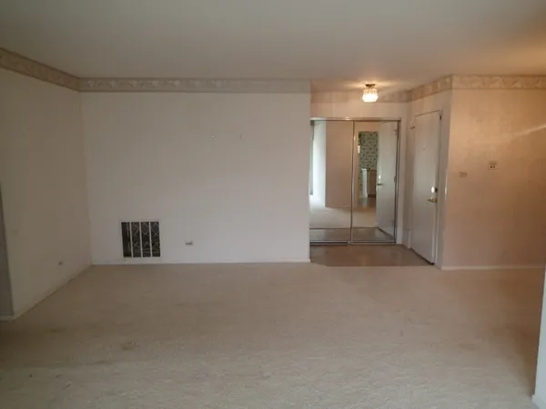 $189,900 | 9124 Clairmont Court, Unit 9124, Orland Park, IL 60462