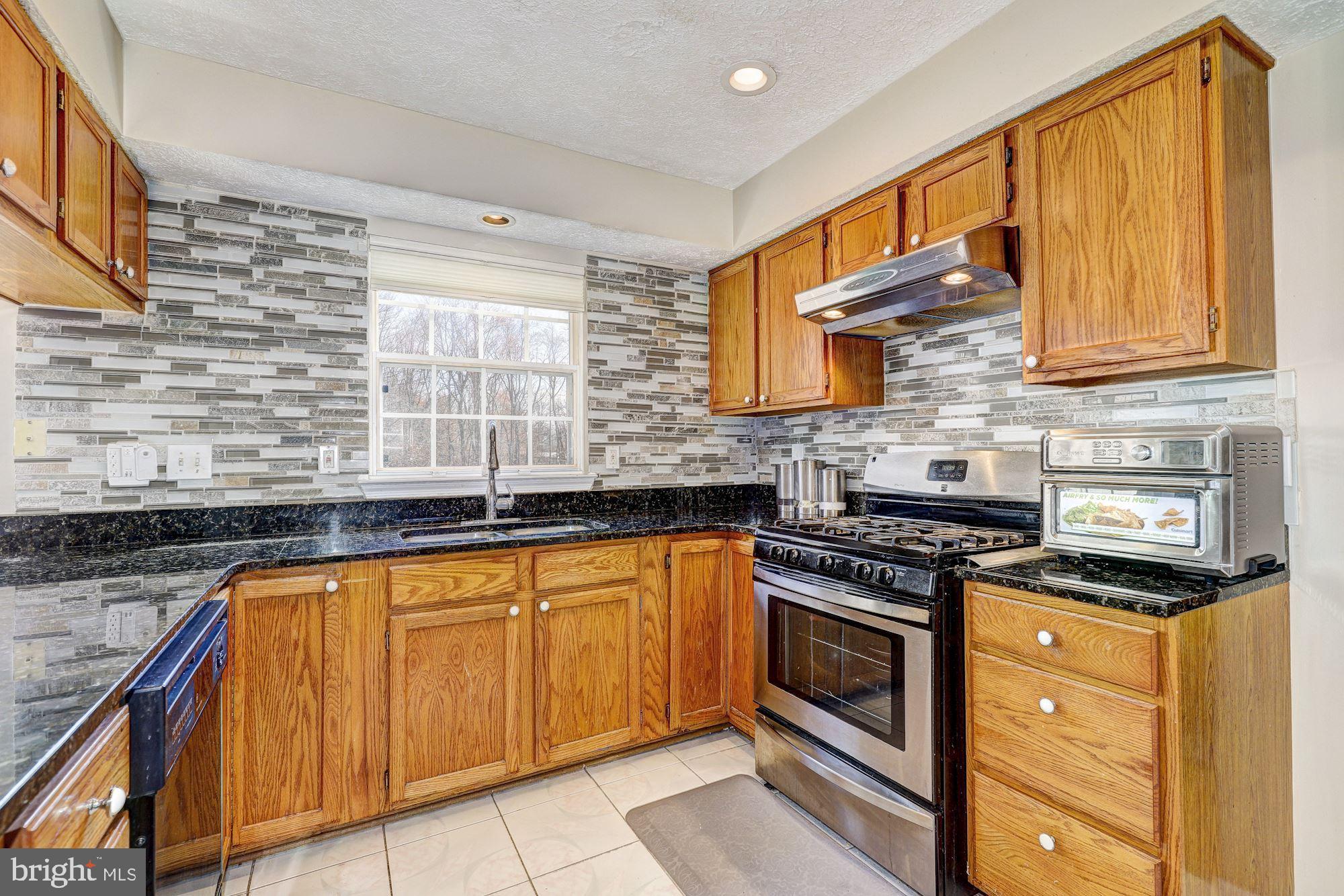 5622 Roundtree Lane Columbia, MD 21045 - Photo 10 of 41 Kitchen