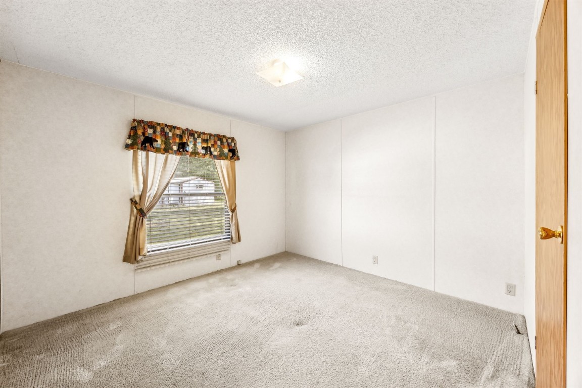 85256 Stephen Road Yulee, FL 32097 - Photo 20 of 40 an empty room with windows