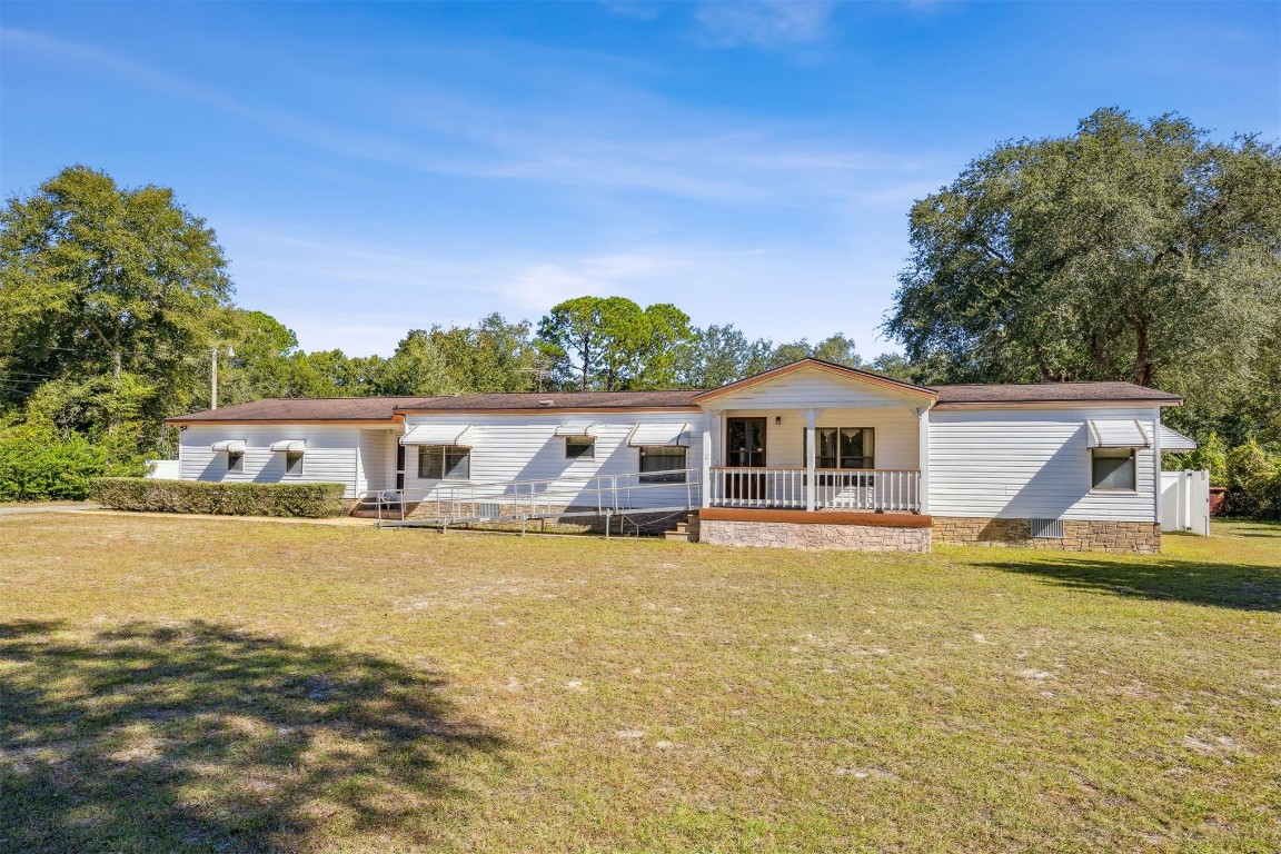 85256 Stephen Road Yulee, FL 32097 - Photo 3 of 40 a front view of a house with a yard