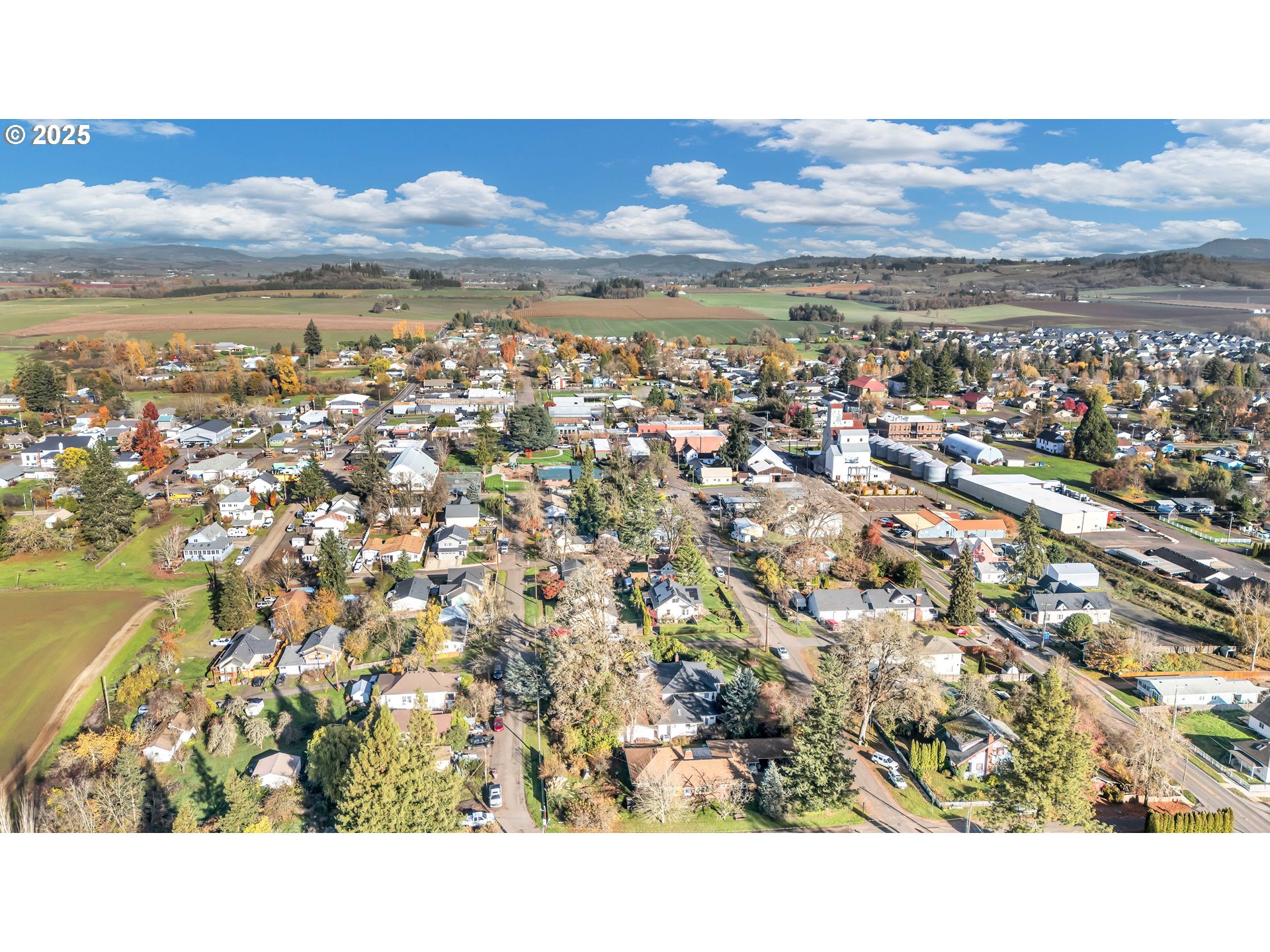 601 South Park Street Carlton, OR 97111 - Photo 15 of 17 a view of a city