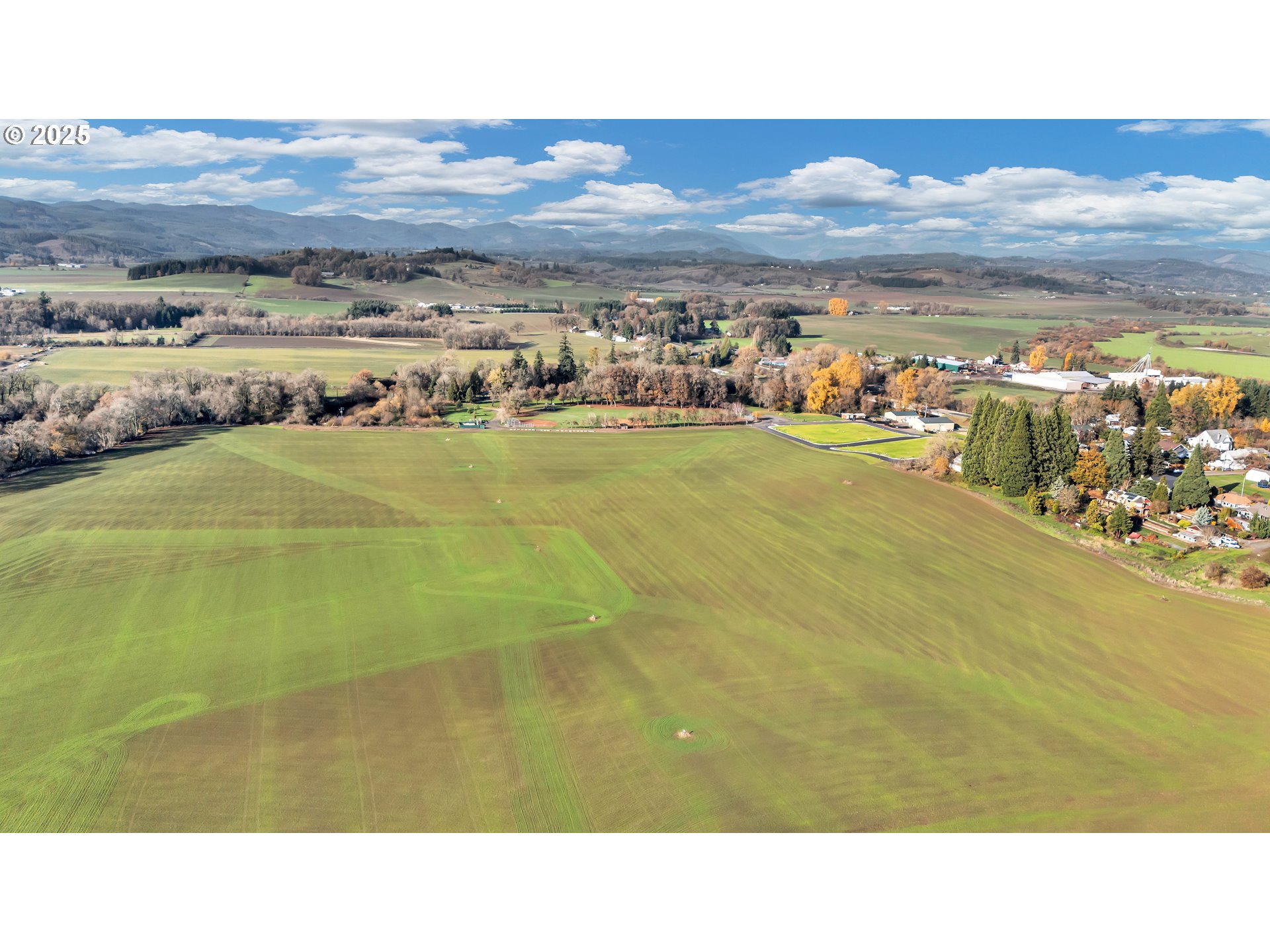 601 South Park Street Carlton, OR 97111 - Photo 16 of 17 a view of an ocean and beach