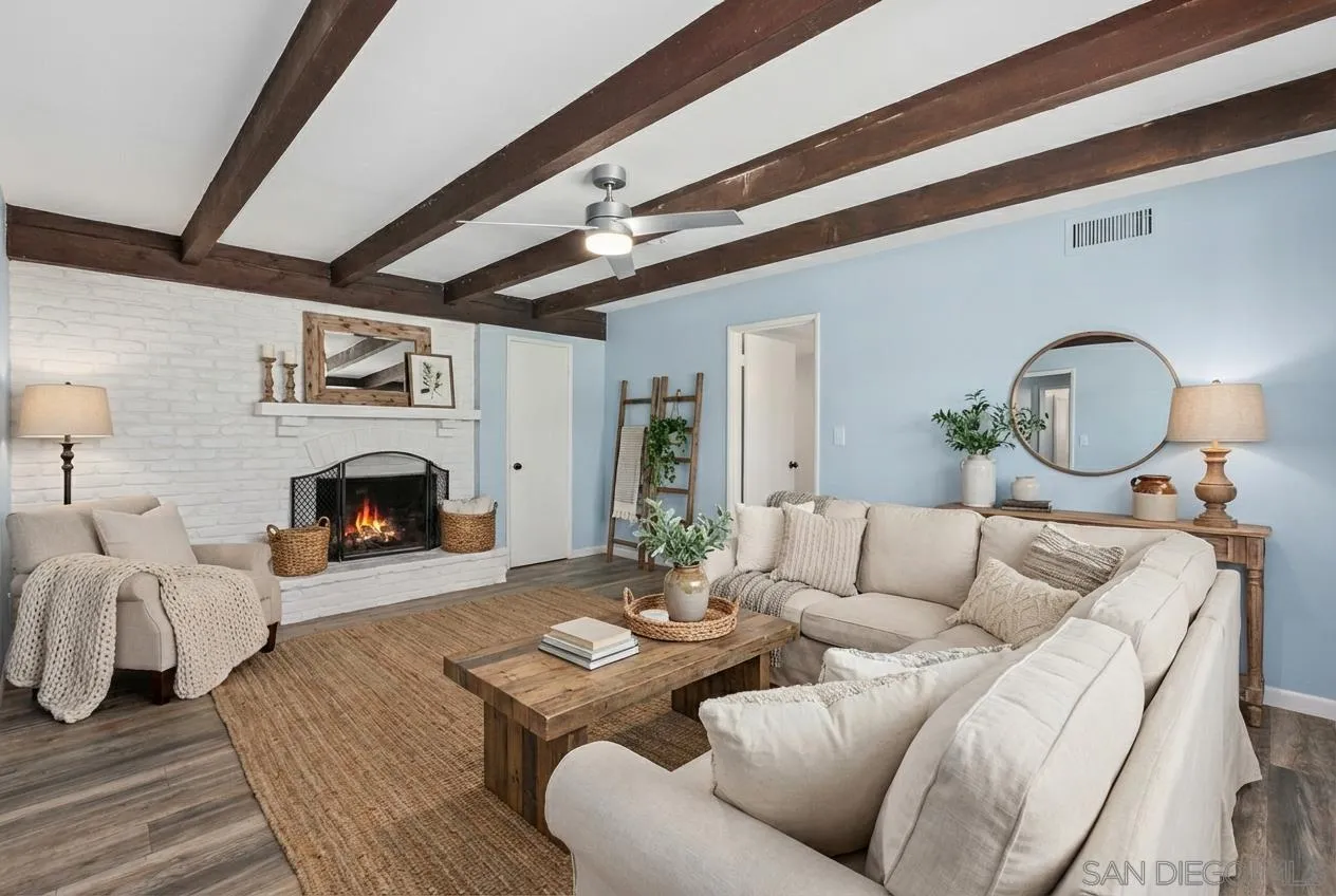 820 Cookie Lane Fallbrook, CA 92028 - Photo 23 of 48 Digitally Altered. Original Image (https://zimg.paragon.ice.com/ParagonImages/Property/PA/SDMLS/-514883/22/533/400/db20260dc32802cb005f143480f9470f/3/a0a6beb58697555a871589fc29cc227f/-514883-24b93b74-5bca-414e-83d3-ffb8d7348d73.JPG)