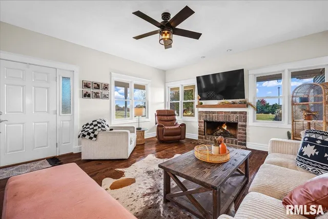 $490,000 | 493 Reaba Avenue, Congerville, IL 61729