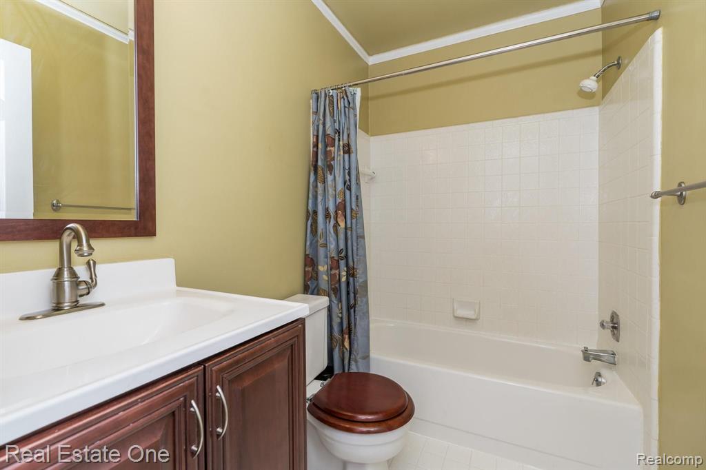 1370 Crescent Lane, Unit 302 Rochester Hills, MI 48306 - Photo 25 of 41