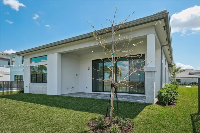 a view of a house with backyard and porch