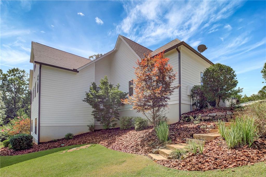 25 Paragon Point Newnan, GA 30265 - Photo 113 of 127 a backyard of a house with lots of green space