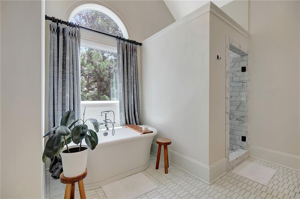 25 Paragon Point Newnan, GA 30265 - Photo 24 of 127 a room with a window and a potted plant