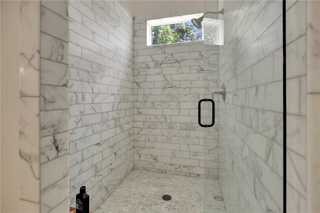 25 Paragon Point Newnan, GA 30265 - Photo 28 of 127 a bathroom with a shower