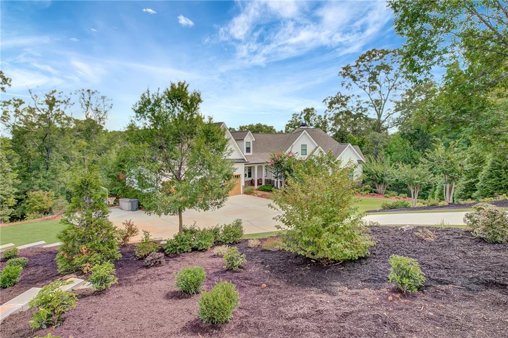 25 Paragon Point Newnan, GA 30265 - Photo 100 of 127 a view of a garden with large trees