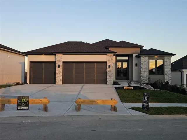 $974,900 | 11233 South Sunray Drive, Olathe, KS 66061