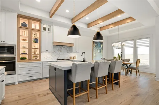 $989,900 | 11233 South Sunray Drive, Olathe, KS 66061