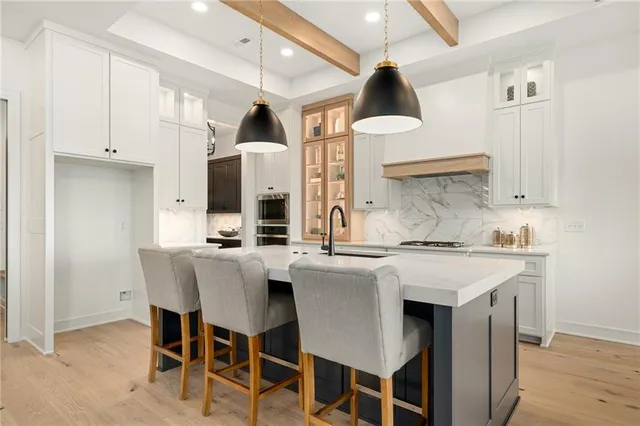 $989,900 | 11233 South Sunray Drive, Olathe, KS 66061