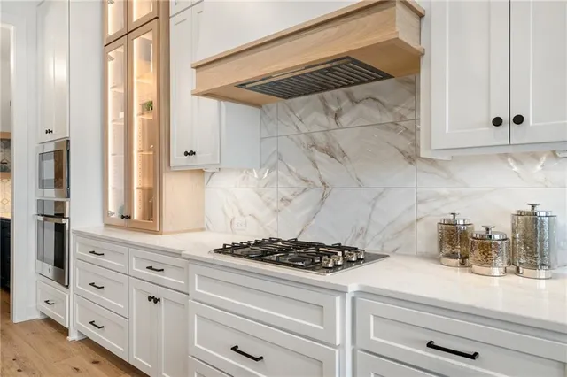 $989,900 | 11233 South Sunray Drive, Olathe, KS 66061